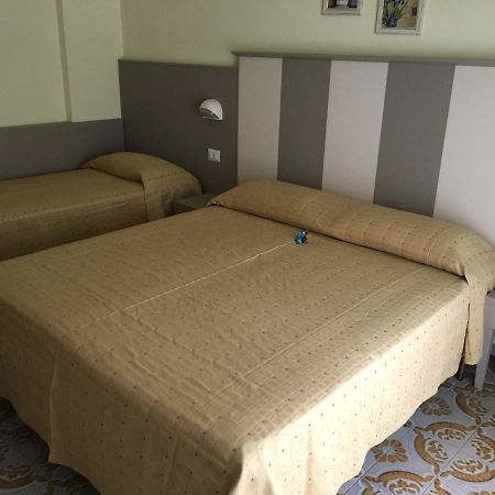 Hotel Laila Cesena Bagian luar foto