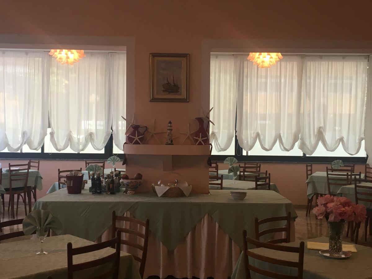 Hotel Laila Cesena Bagian luar foto