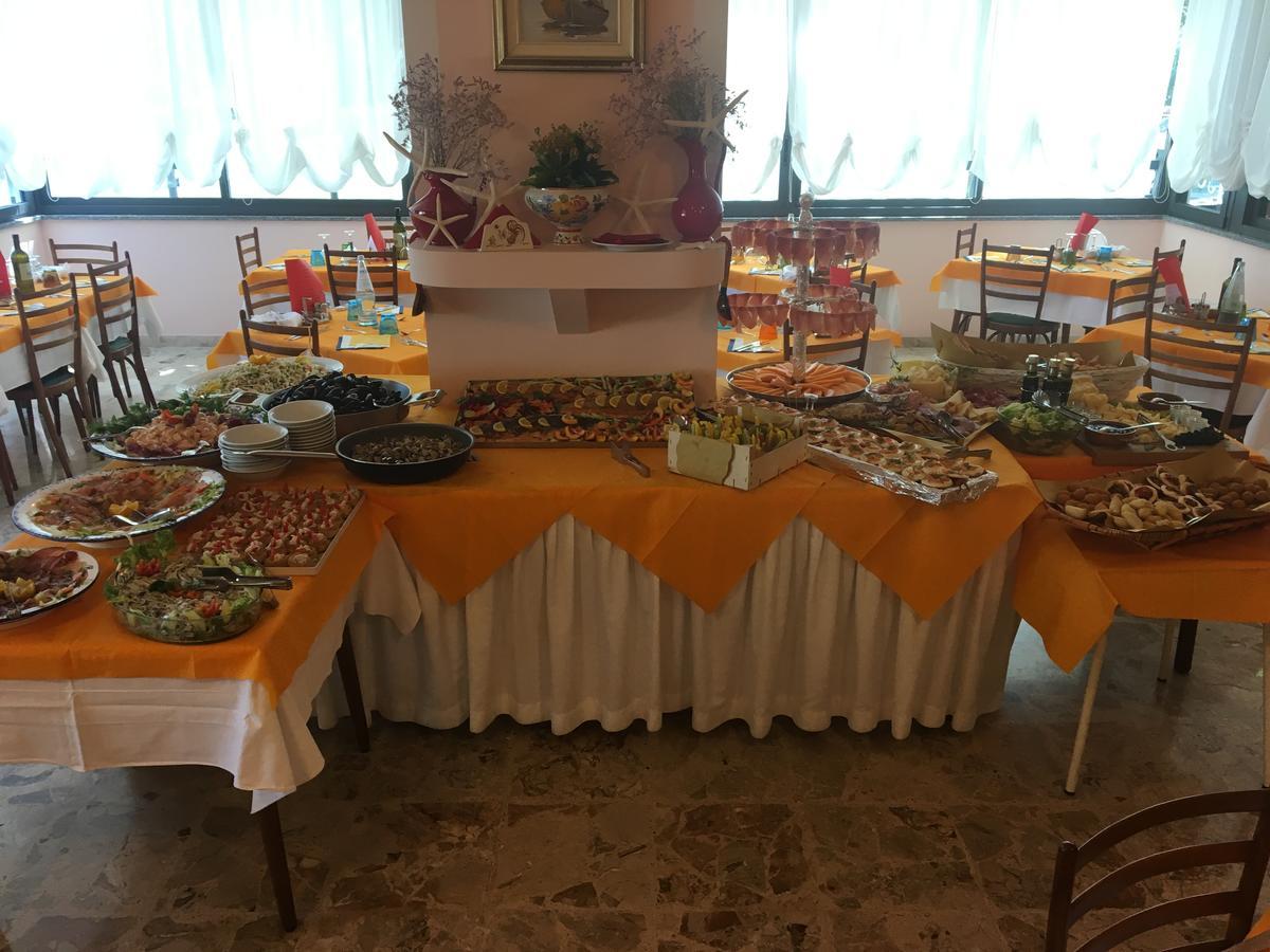 Hotel Laila Cesena Bagian luar foto