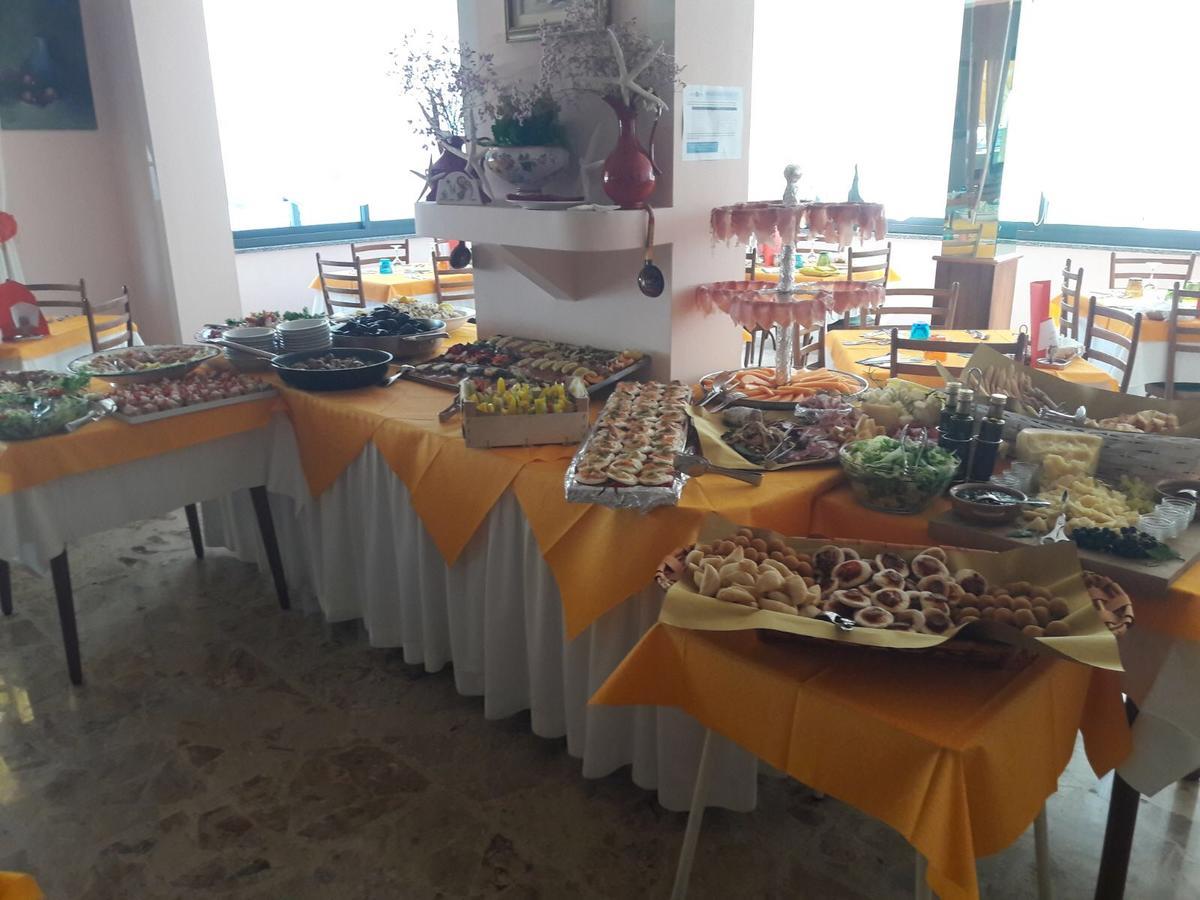 Hotel Laila Cesena Bagian luar foto