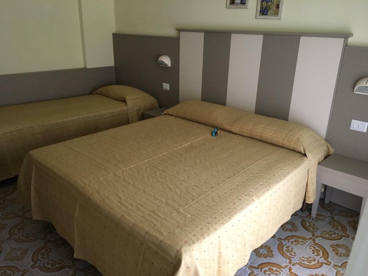 Hotel Laila Cesena Bagian luar foto
