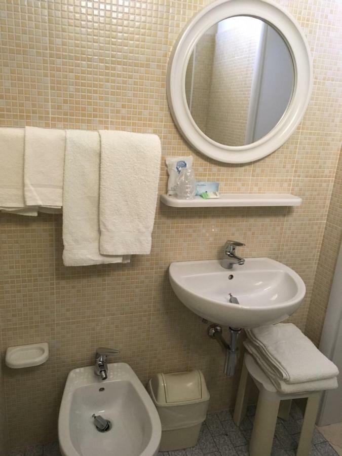 Hotel Laila Cesena Bagian luar foto