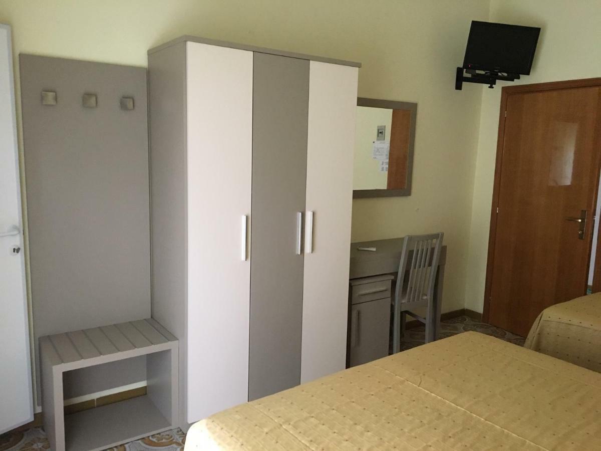 Hotel Laila Cesena Bagian luar foto