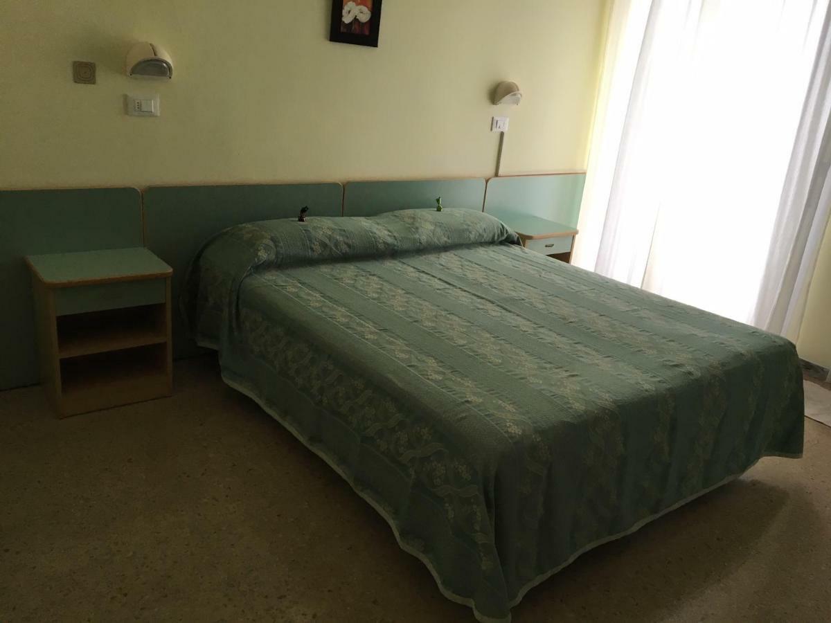 Hotel Laila Cesena Bagian luar foto
