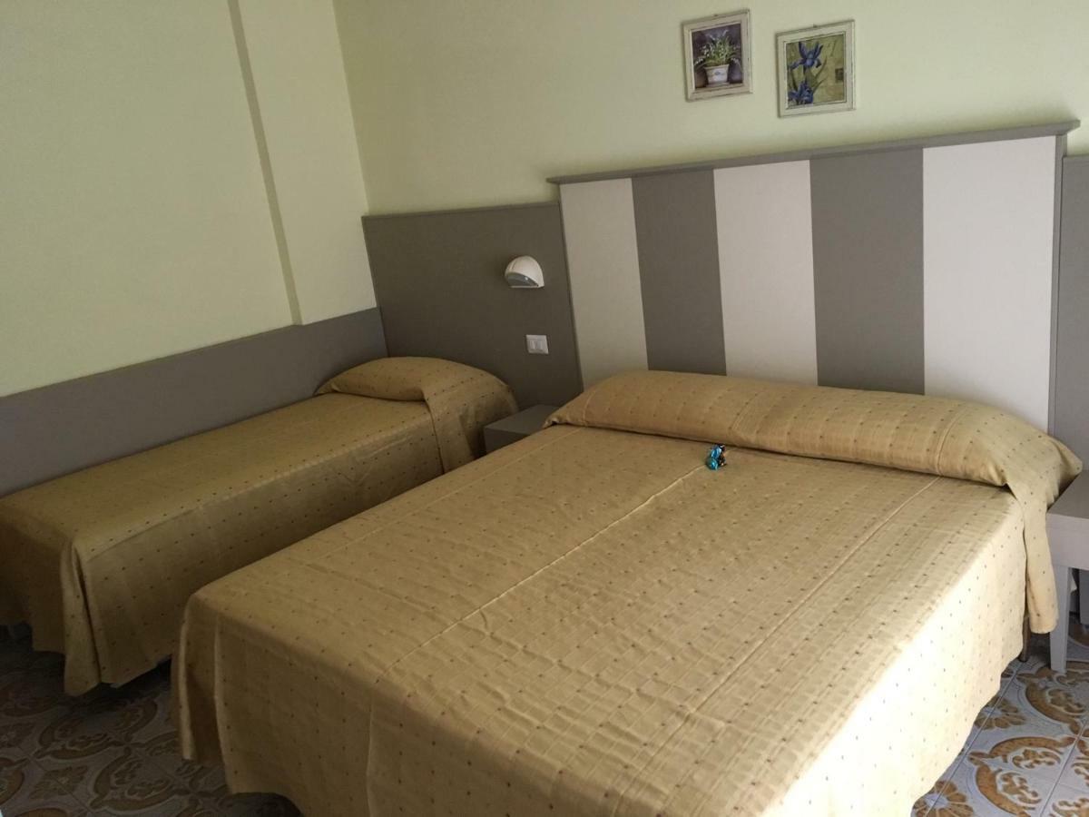 Hotel Laila Cesena Bagian luar foto