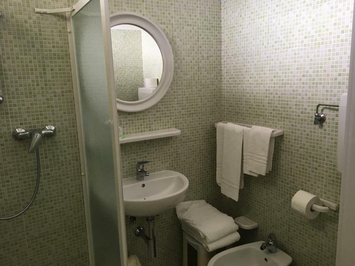 Hotel Laila Cesena Bagian luar foto